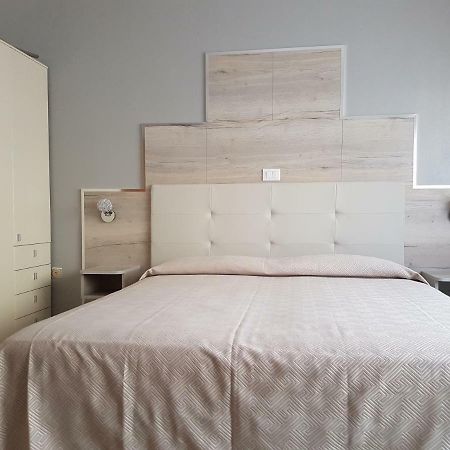 Albergo Paris Sottomarina Bagian luar foto