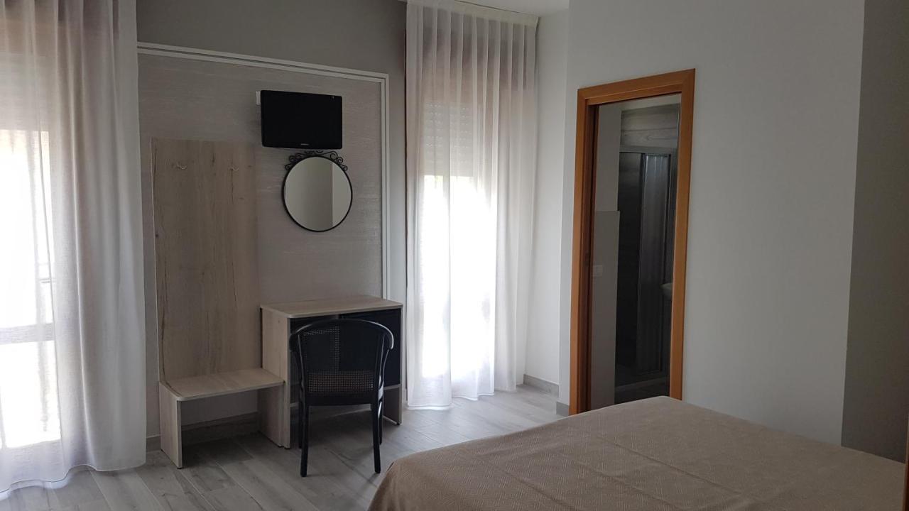 Albergo Paris Sottomarina Bagian luar foto
