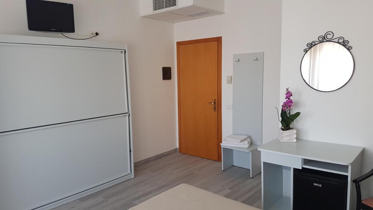 Albergo Paris Sottomarina Bagian luar foto
