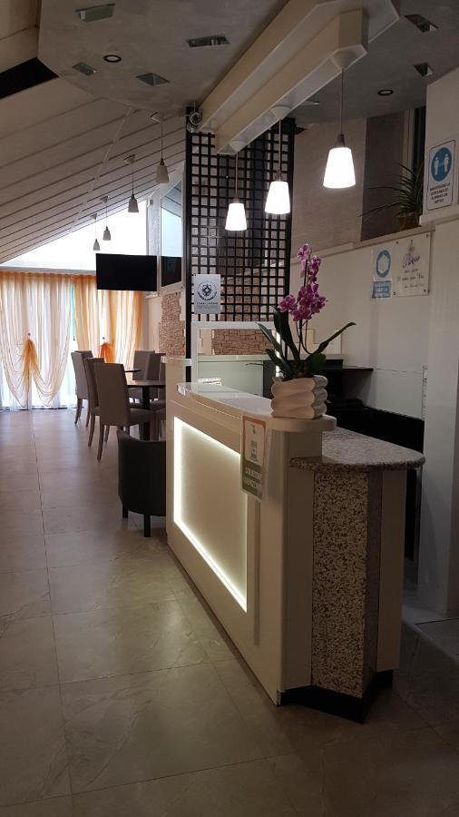 Albergo Paris Sottomarina Bagian luar foto