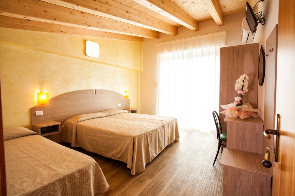 Albergo Paris Sottomarina Bagian luar foto
