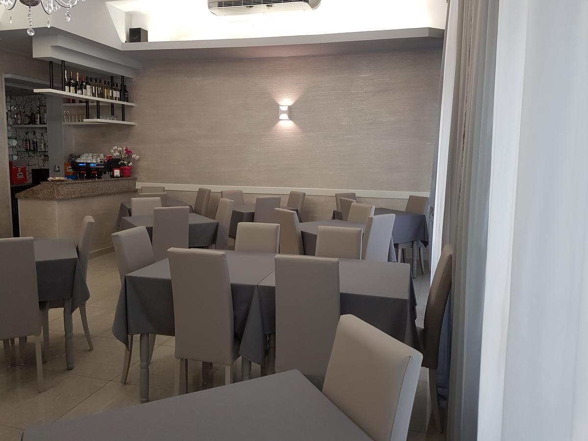 Albergo Paris Sottomarina Bagian luar foto
