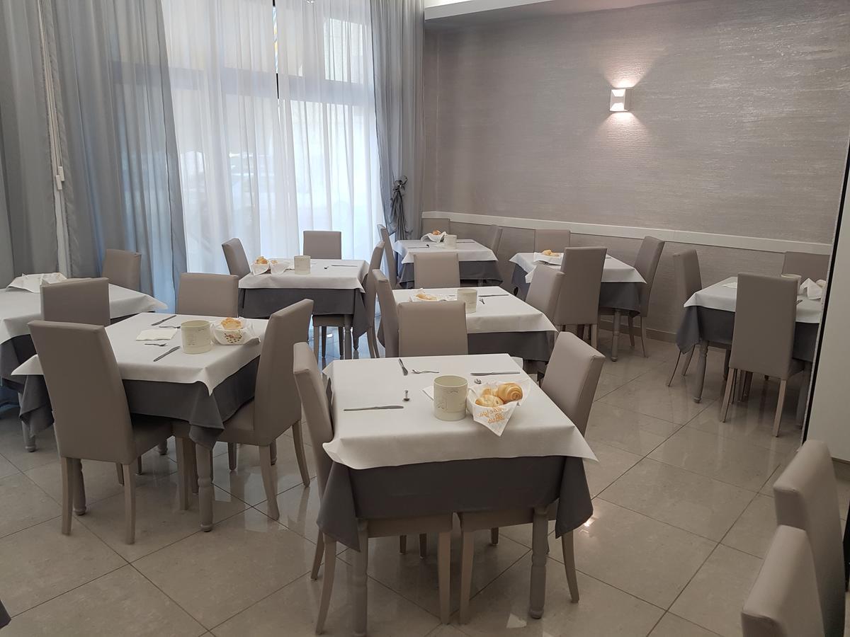 Albergo Paris Sottomarina Bagian luar foto