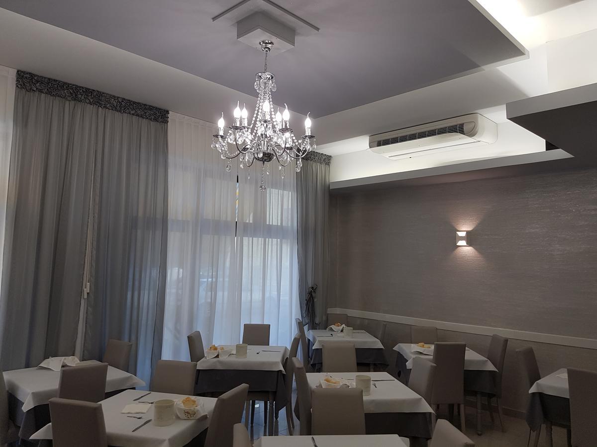 Albergo Paris Sottomarina Bagian luar foto