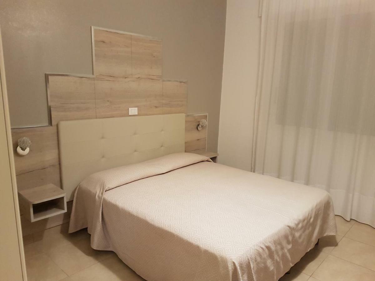 Albergo Paris Sottomarina Bagian luar foto