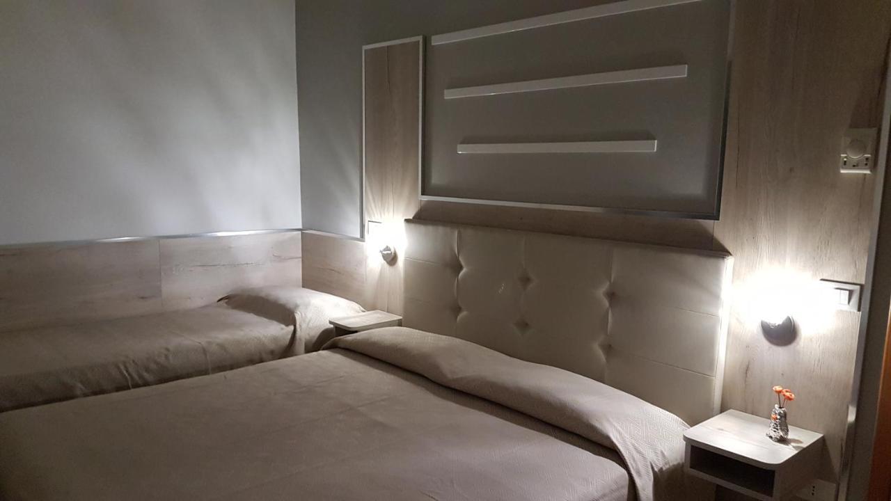 Albergo Paris Sottomarina Bagian luar foto