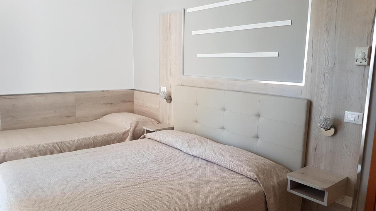 Albergo Paris Sottomarina Bagian luar foto